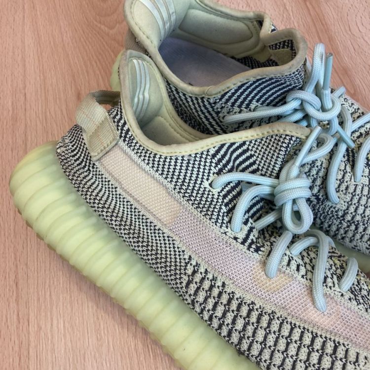 Yeezy 350 V2 yeezreel