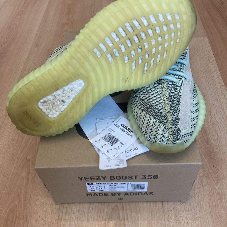 Yeezy 350 V2 yeezreel