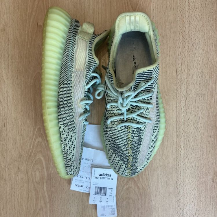 Yeezy 350 V2 yeezreel